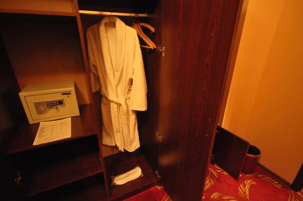 Golden Palace Hotel Aktau Quarto foto