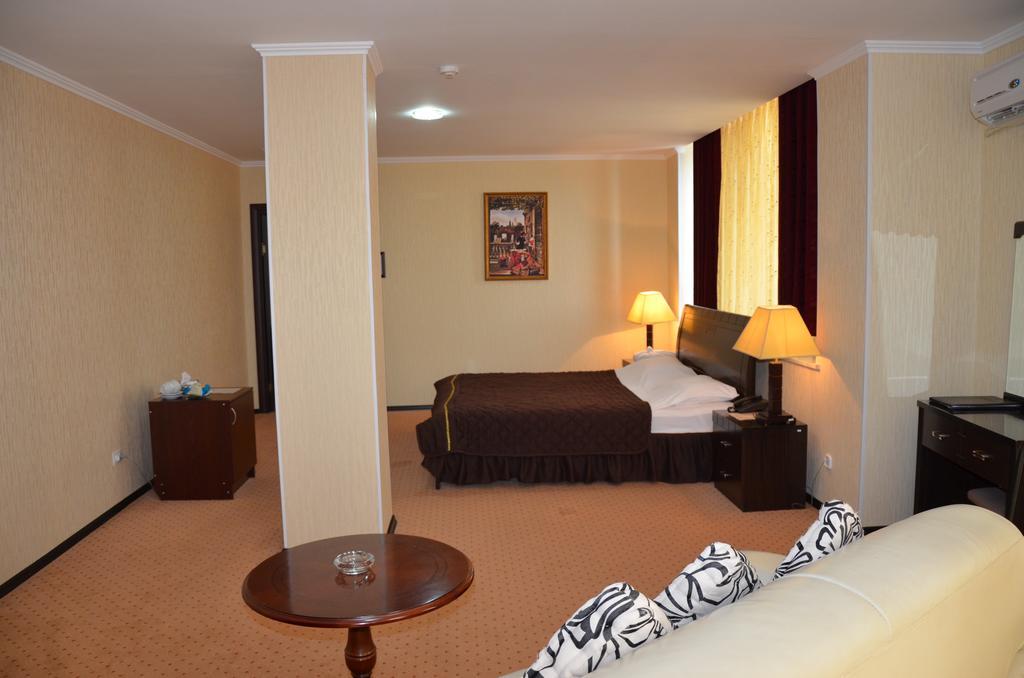 Golden Palace Hotel Aktau Exterior foto