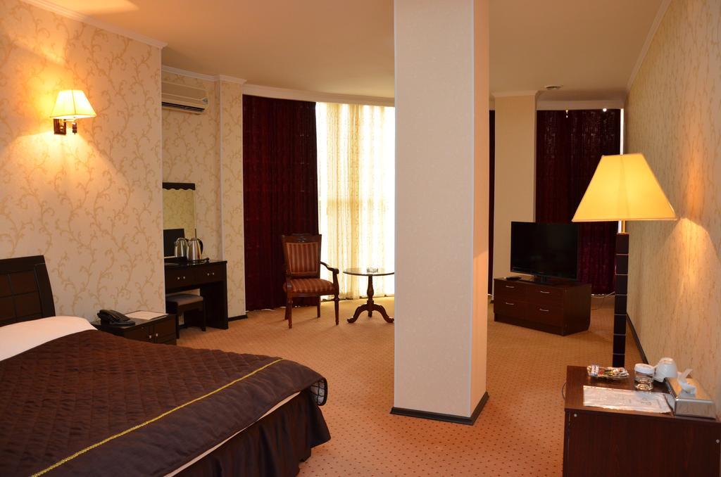 Golden Palace Hotel Aktau Exterior foto